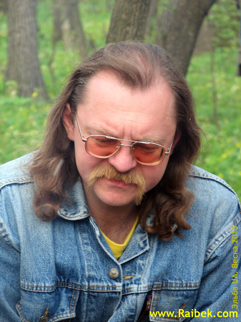 Гусар, толи пьяный толи трезвый хрен поймешь