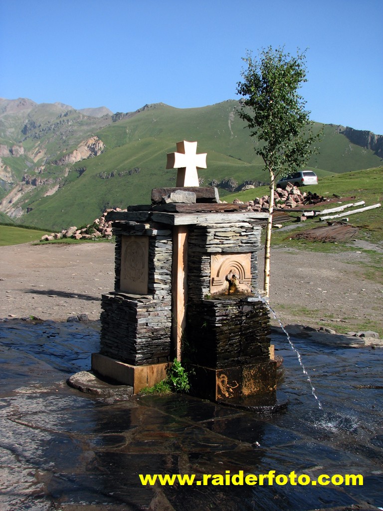 Источник в монастыре Гергети